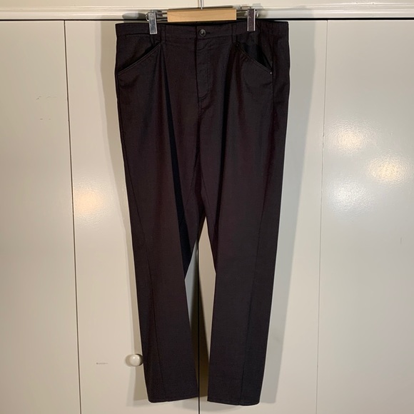 Calvin Klein (38”x32”) - Picture 15 of 16